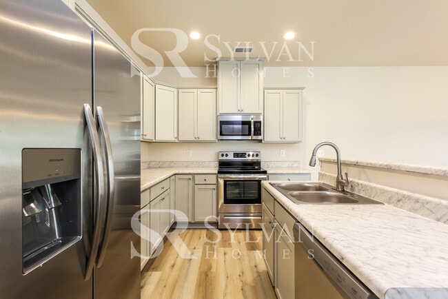 Building Photo - Updated 3 bedroom home!