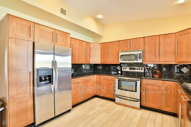 Building Photo - 5702 E Edgemont Ave