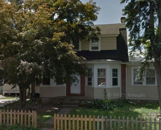 Building Photo - 301 Sunnyside Ave