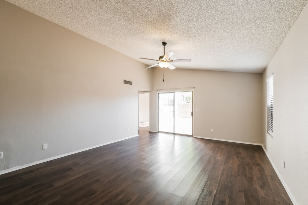 Building Photo - 11622 W Olive Dr
