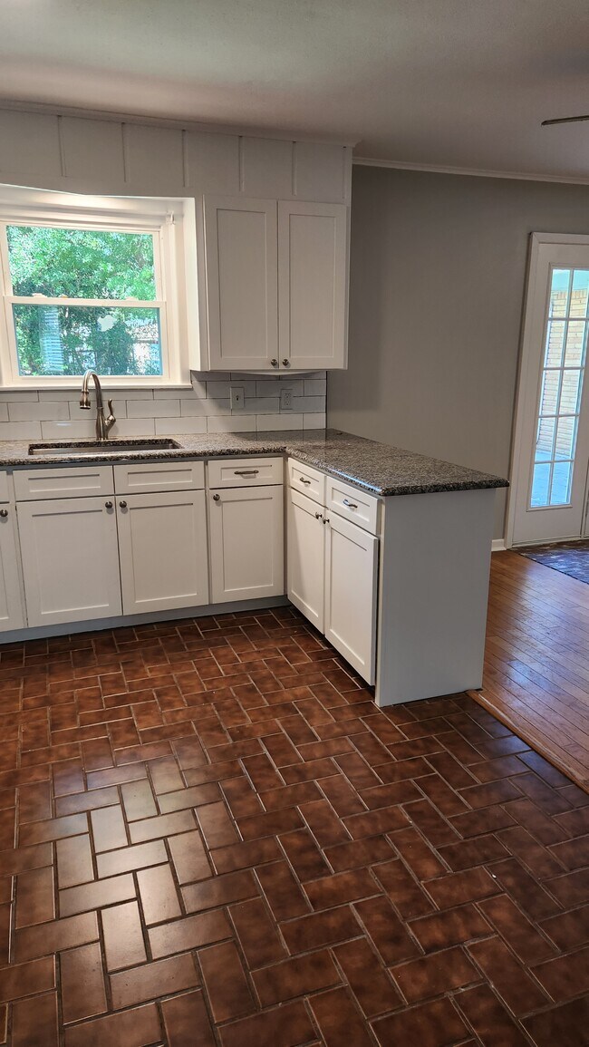 Building Photo - 3114 Tanglewood Dr