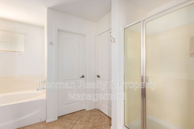 Building Photo - 4262 E Carla Vista Dr