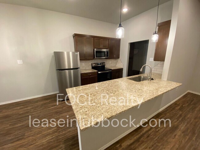 Building Photo - Luxury Townhome (Frenship ISD)