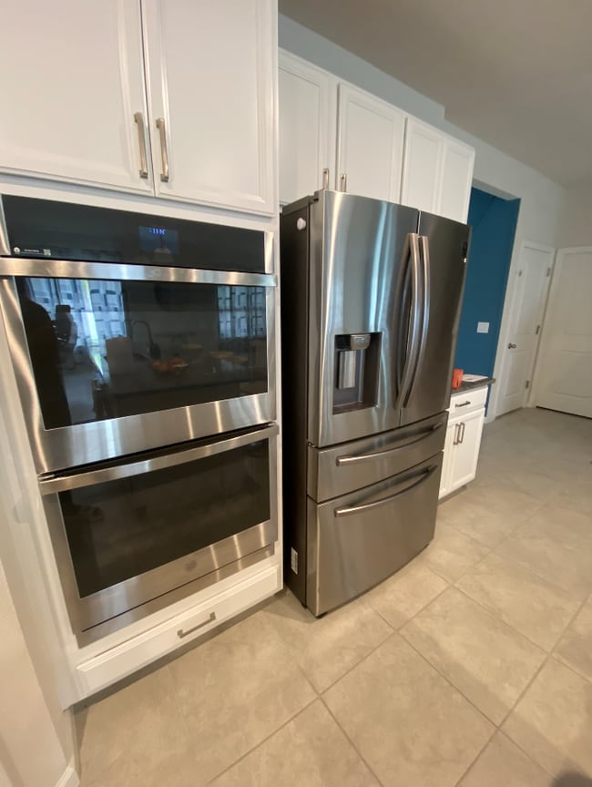 Building Photo - 100 Lavenna Ave