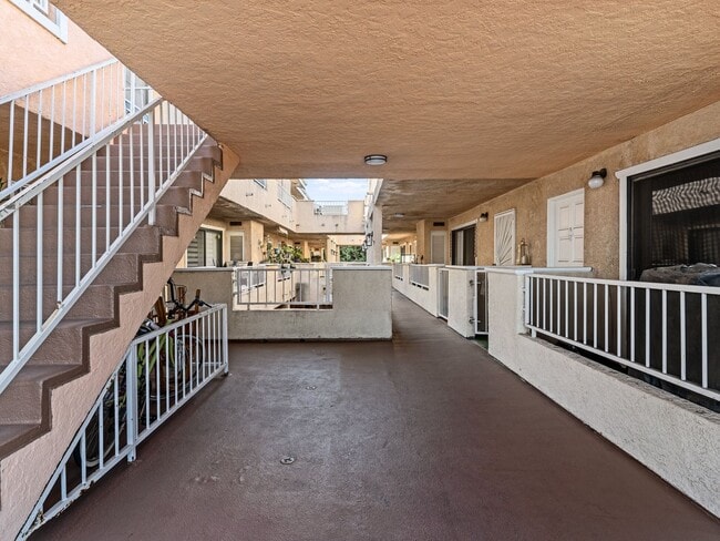 Building Photo - 1168 E 10th St