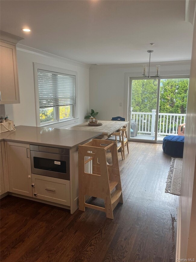 Building Photo - 70 Henry Ave