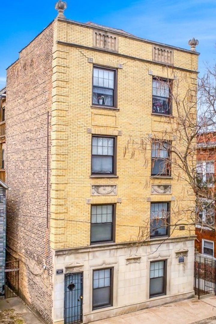 Building Photo - 3622 N Marshfield Ave