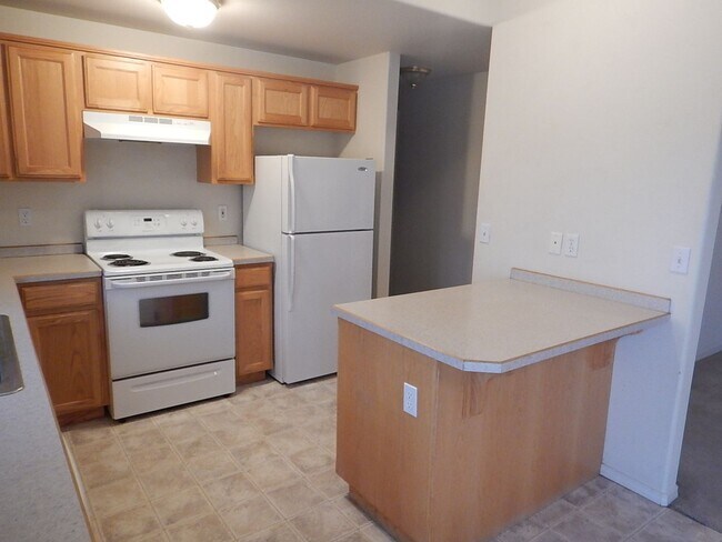 Building Photo - 3 Bedroom, 2 Bathroom North of Prineville - Fenced Back Yard - Available soon!