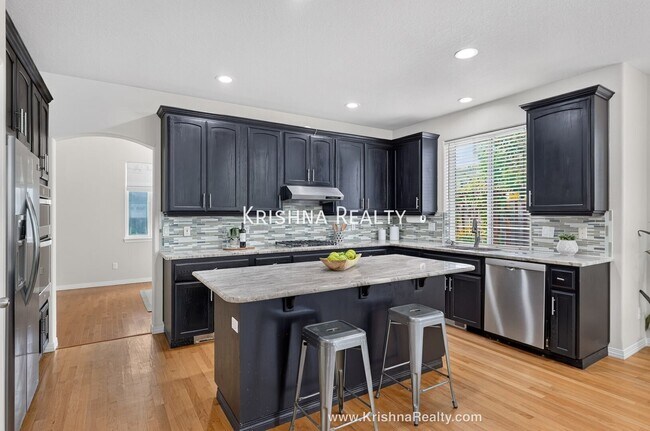Building Photo - 14395 NW Lilium Dr