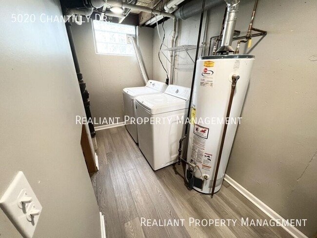 Building Photo - 5020 Chantilly Dr