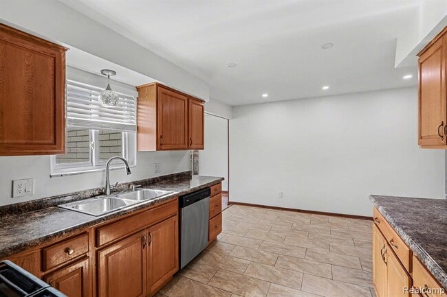 Building Photo - 12260 De Grove Dr