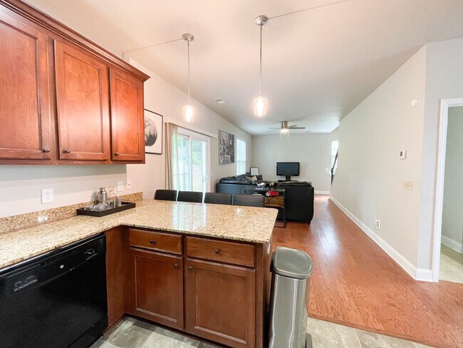 Building Photo - 10 Manzanita Ct