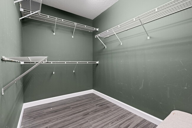 Building Photo - 582 Montevina Dr