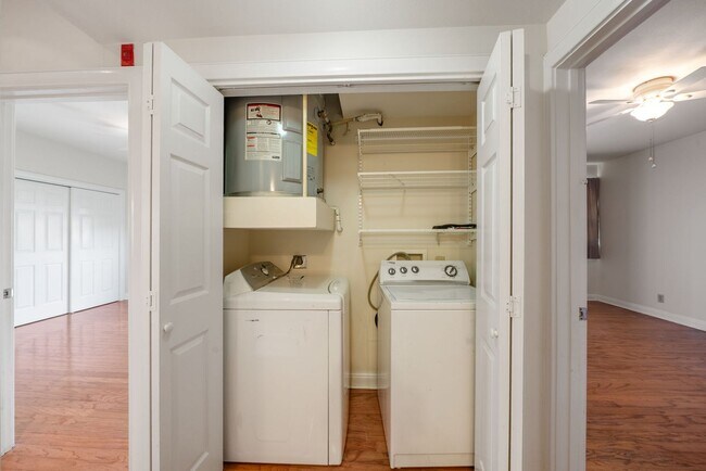 Building Photo - Downtown Luxury Condo with Rooftop Views -...