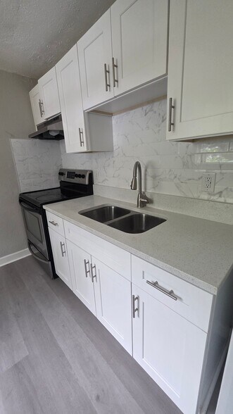 Building Photo - 101 S Forest St