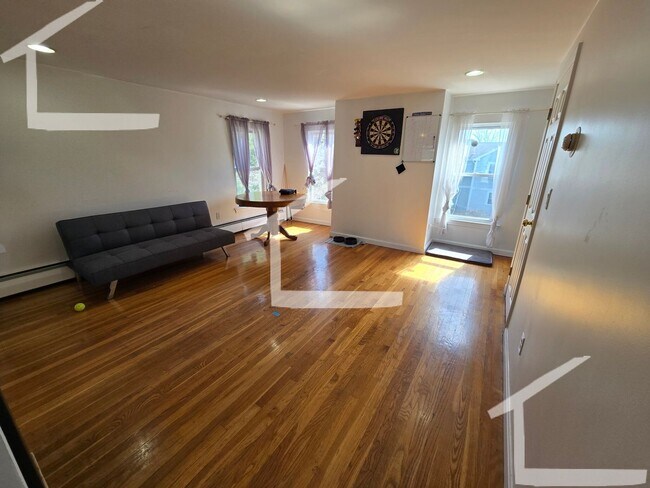 Building Photo - 9/1 No Fee! 3BR/2BA townhouse near Watertown Sq w/pkg!