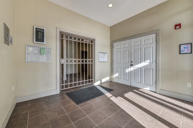 Building Photo - 2309 Harborside Dr
