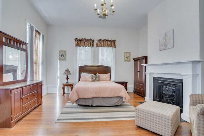 Building Photo - 629 Greene St