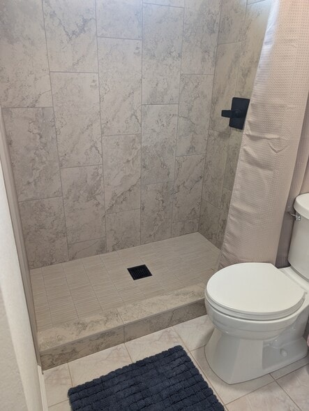 Building Photo - 1120 N Val Vista Dr