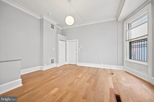 Building Photo - 1712 Mt Vernon St