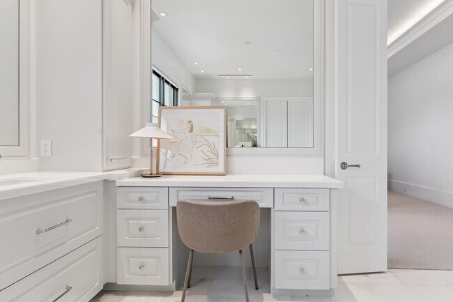 Building Photo - 2711 Eastgrove Ln