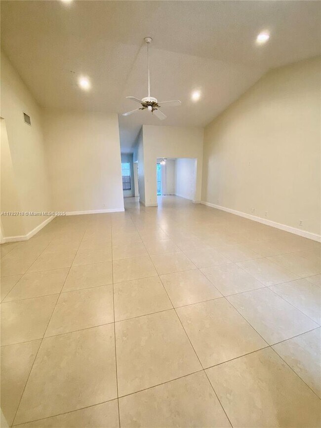 Building Photo - 9870 Watermill Cir