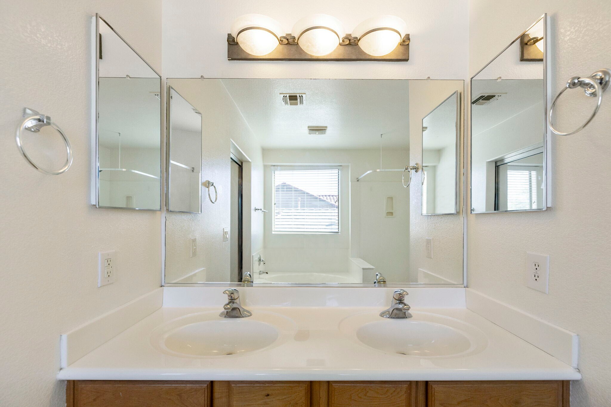 Primary double sinks - 2404 W Silver Sage Ln