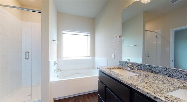 Building Photo - 3 Bedroom, 2 Bath in Midtown Subdivision C...