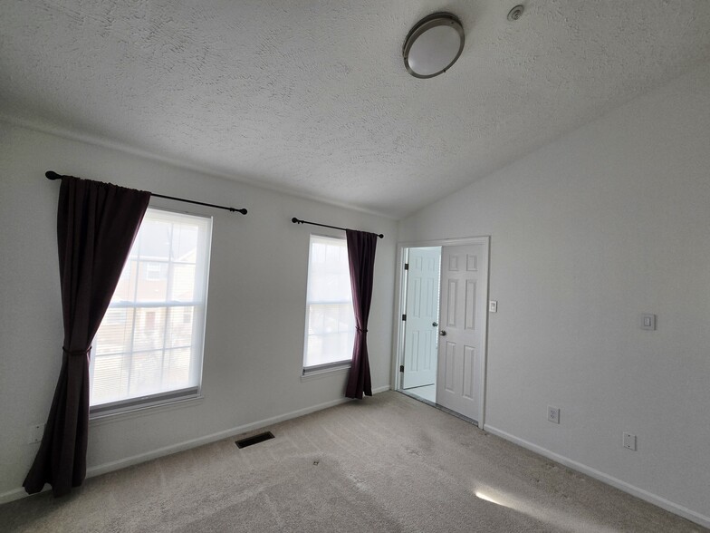 Building Photo - 18636 Clovercrest Cir