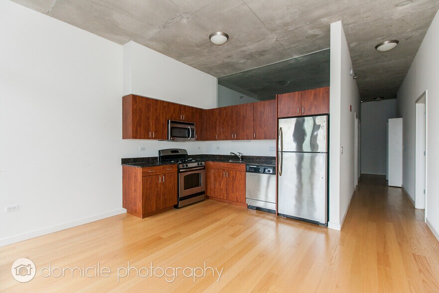 Building Photo - 235 W Van Buren St