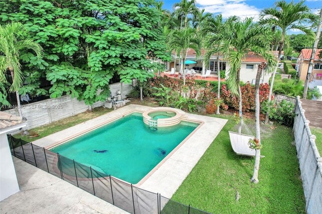 Building Photo - 5781 SW 25th St