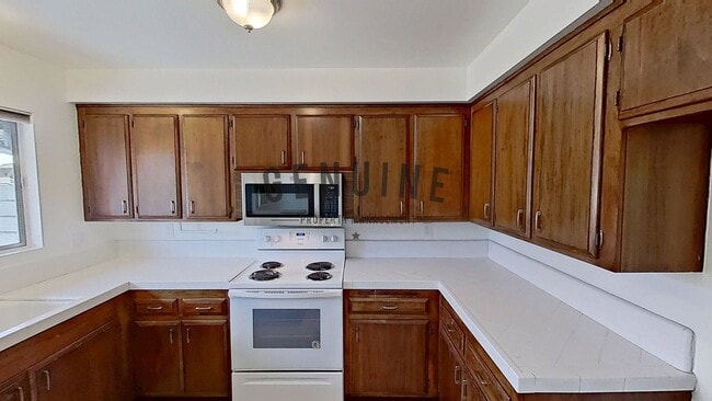 Building Photo - 1107 W Memory Ln