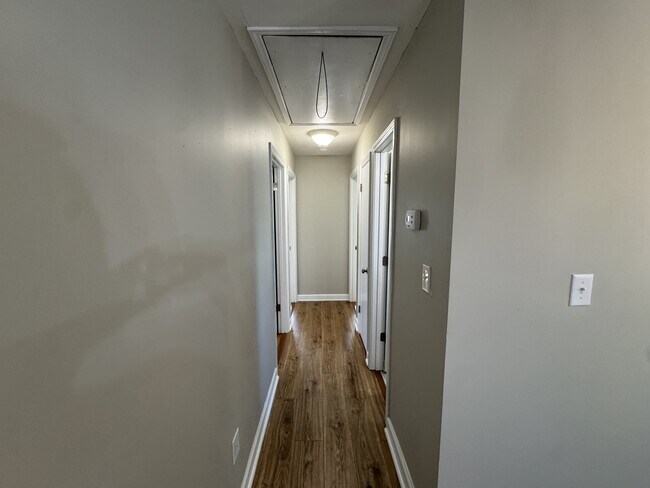 Building Photo - 105 Fort Dr