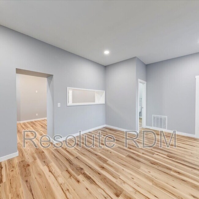 Building Photo - 804 N Locke St