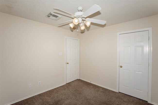 Building Photo - 5008 Blanco Dr