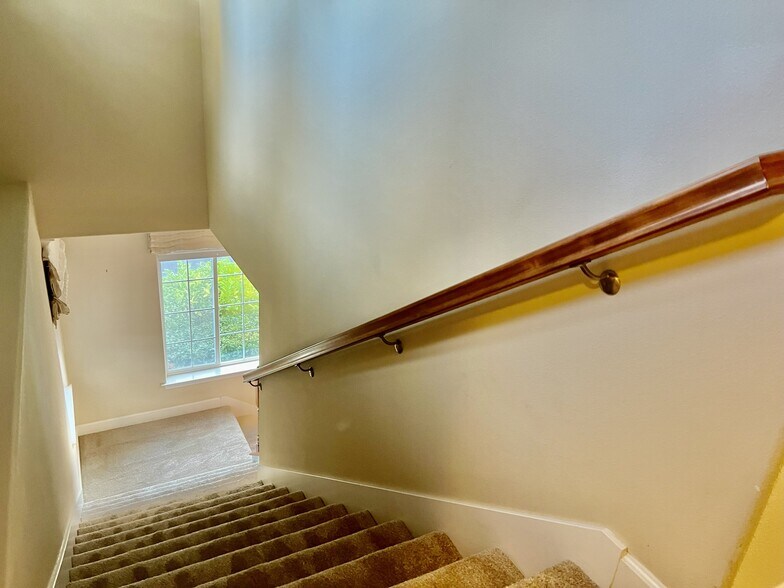 Building Photo - 853 Palou St