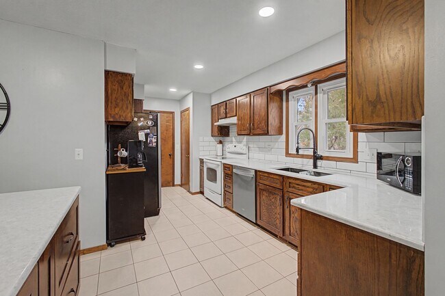 Building Photo - 2817 Arbor Dr