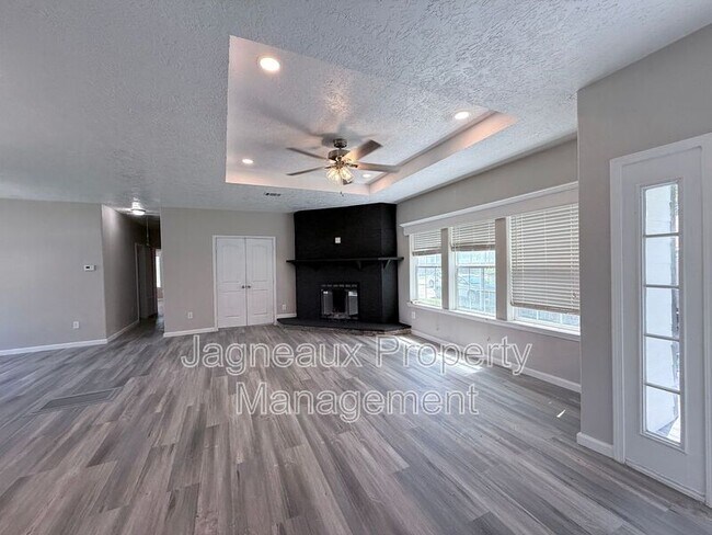 Building Photo - 816 Shady Ln