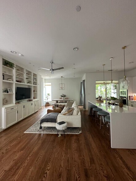 Primary Photo - 5705 Bryan Pky