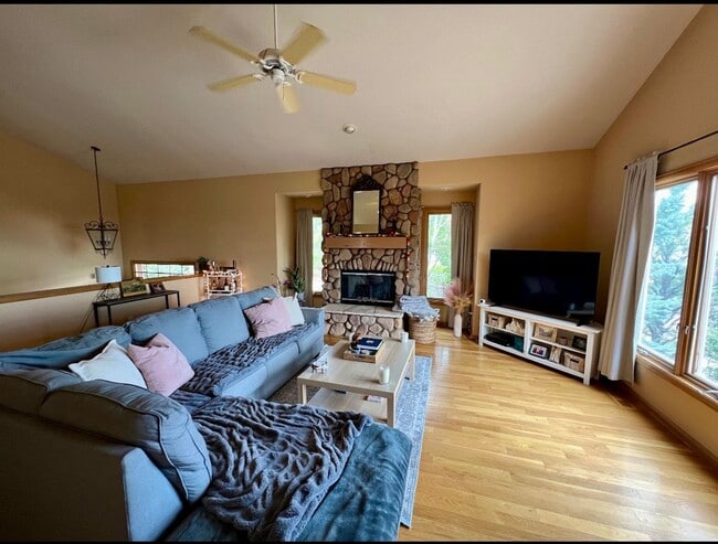 Building Photo - Mountain Shadows Beauty with 3 Bedrooms and 3 Baths Available Soon