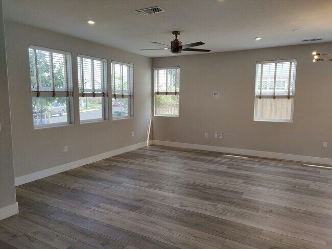 Building Photo - 232 Tuso Ranch Rd