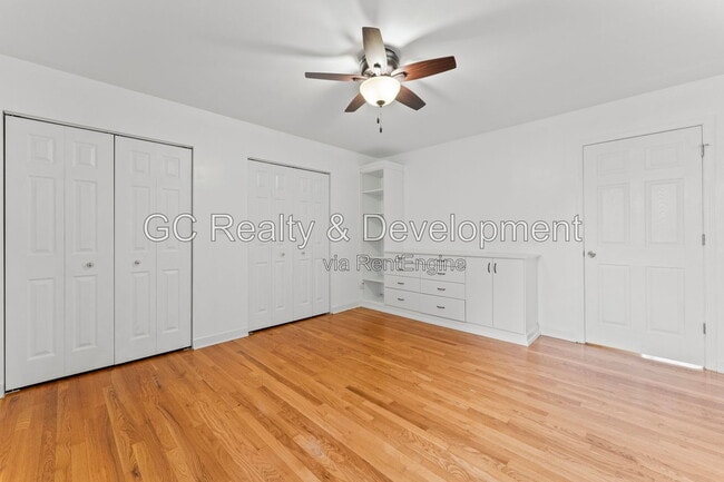 Building Photo - 6429 N Damen Ave
