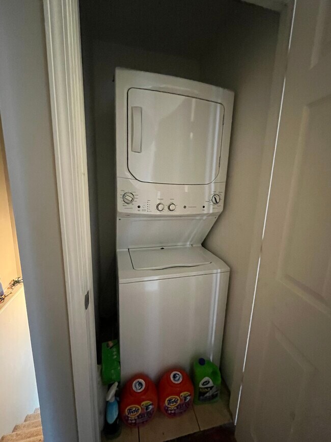Second Floor Washer/dryer - 3240 Missouri Ave