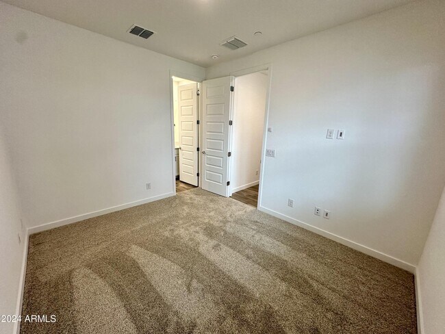 Building Photo - 4043 E Brisa Dr