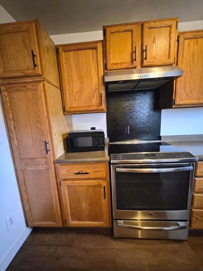 Building Photo - 527 N Franklin St