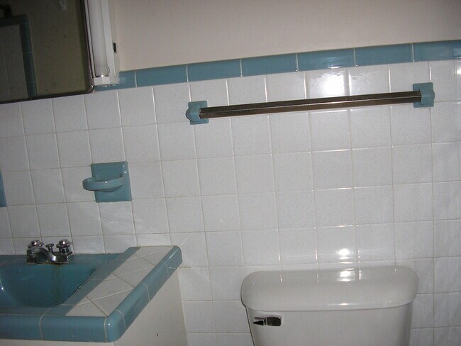 Building Photo - 1415 Woodhurst St