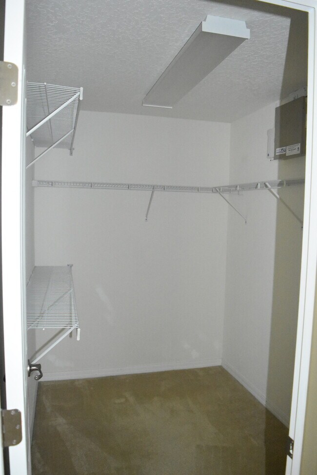 Building Photo - Quaint 3/2 Home with a Beautiful Covered F...