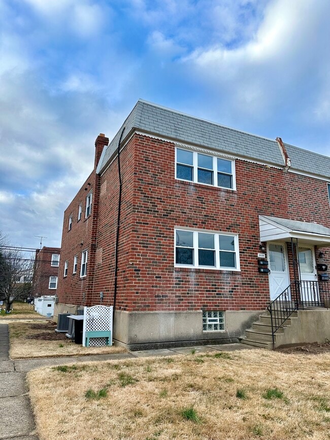 Building Photo - 8124 Ferndale St