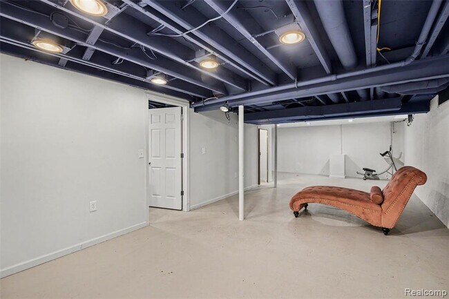 Building Photo - 12800 Daily Dr