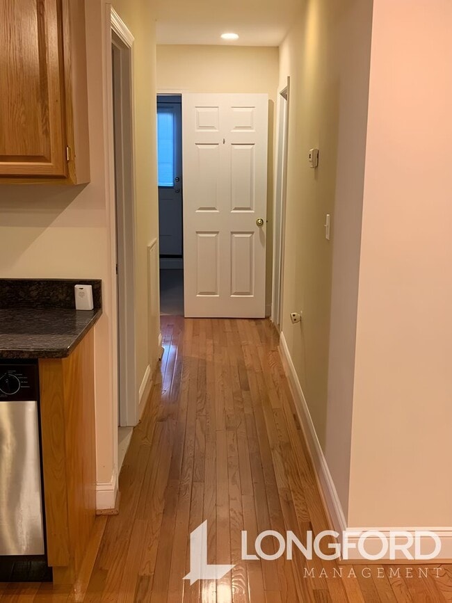 Building Photo - LEASE SPECIAL - $1,995 for a 16-24 month l...